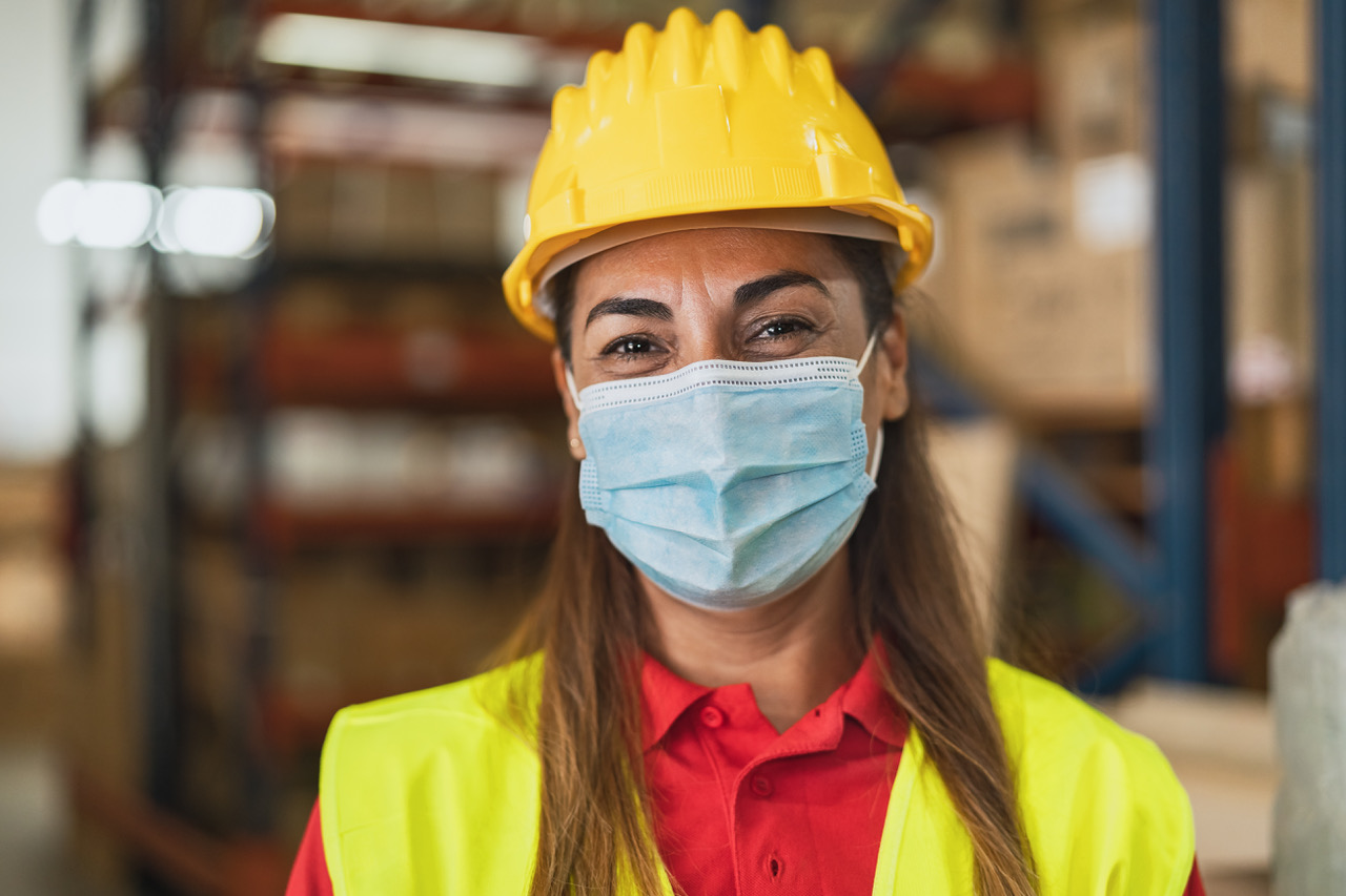 A warehouse worker (image: shutterstock, used under license)